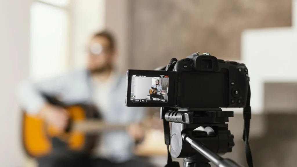 Cámara grabando una presentación musical