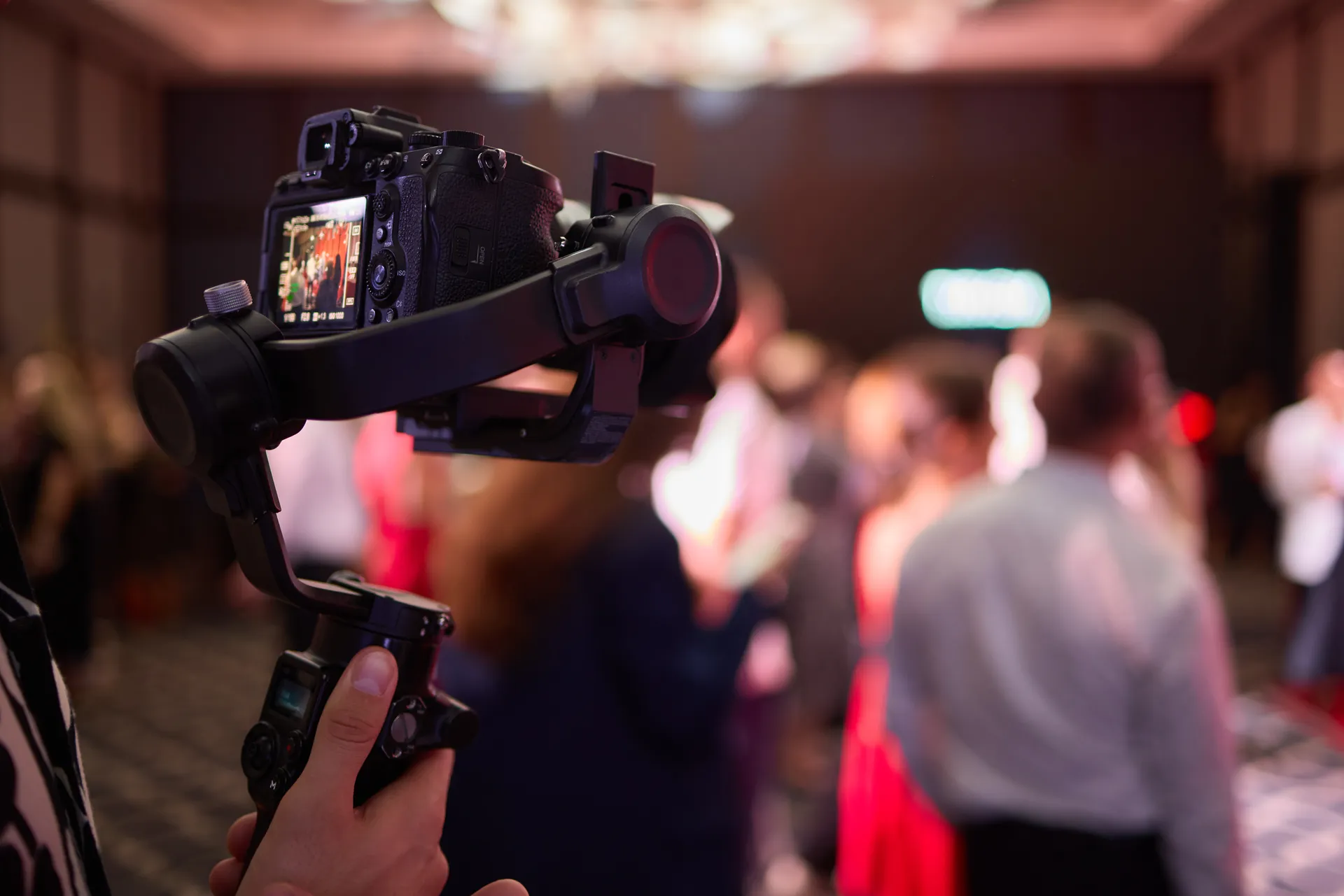 Operador audiovisual de Ikaro Medios durante un evento